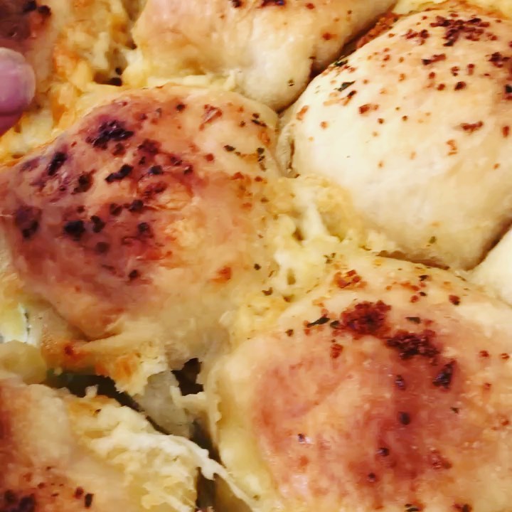 CHEESY GARLIC PIZZA BUNS Sink your teeth into these Perfect