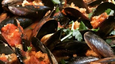 Stuffed Mussels with spicy tomato sauce and