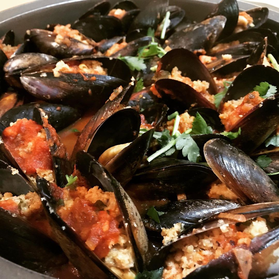 Stuffed Mussels with spicy tomato sauce and